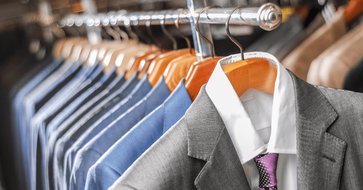 制服がないタクシー会社はスーツを購入